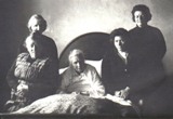 Mémée, sa mère et ses soeurs, à Kergoat